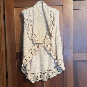 EUC Crocheted detail vest